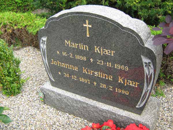 Billede af gravsten på Ulfborg Kirkegård